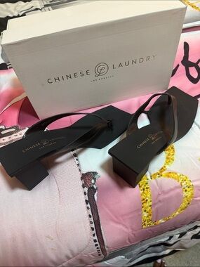 Chinese Laundry Black Square Block Heel Thong Sandals